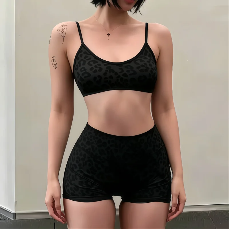 Ensemble de sport femme Leo Seamless – Brassière de sport et short scrunch motif léopard