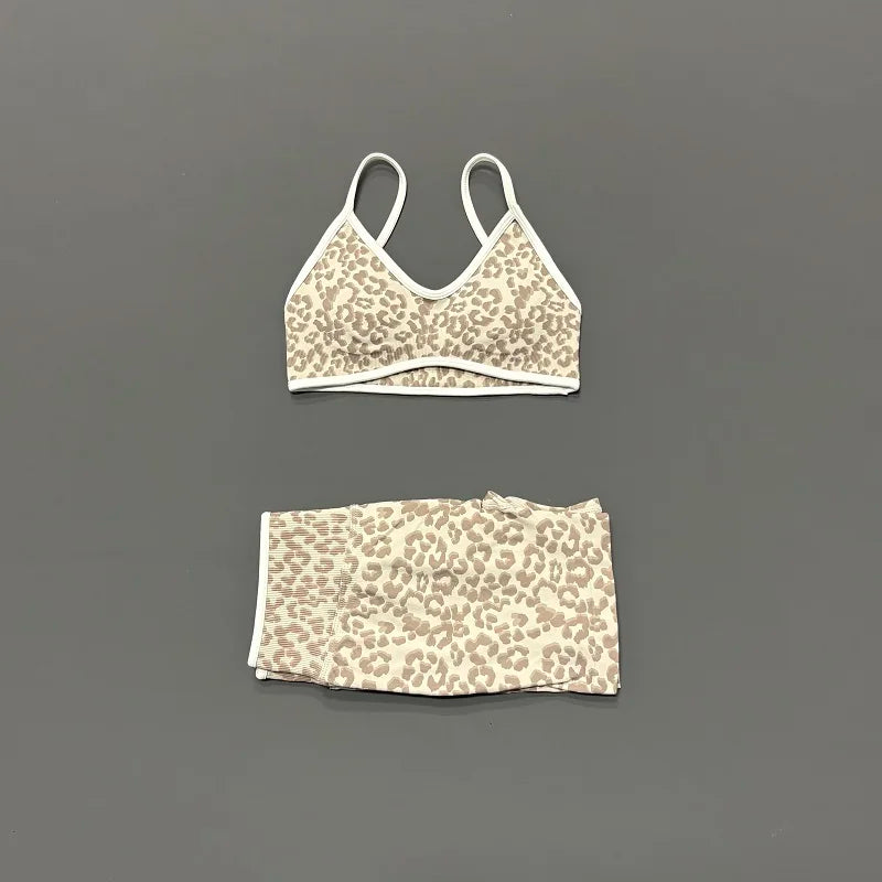Gym Set Damen Leo Seamless – Sport BH & Scrunch Shorts Leopardenmuster