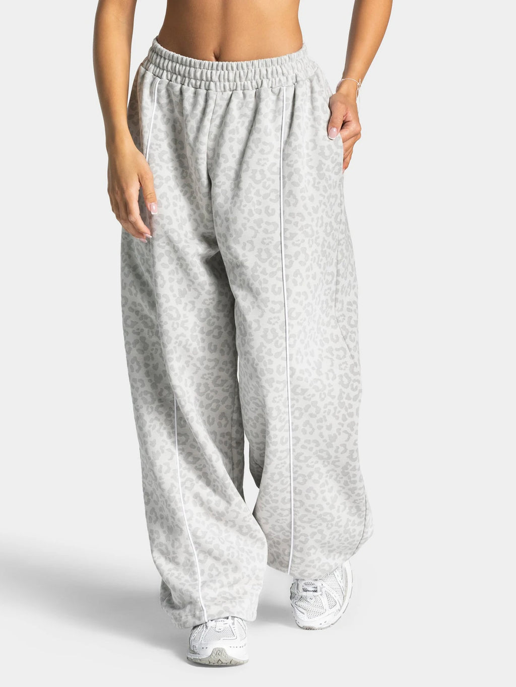 Yoga Pants Wide Leg Leopardenmuster Seitenansicht
