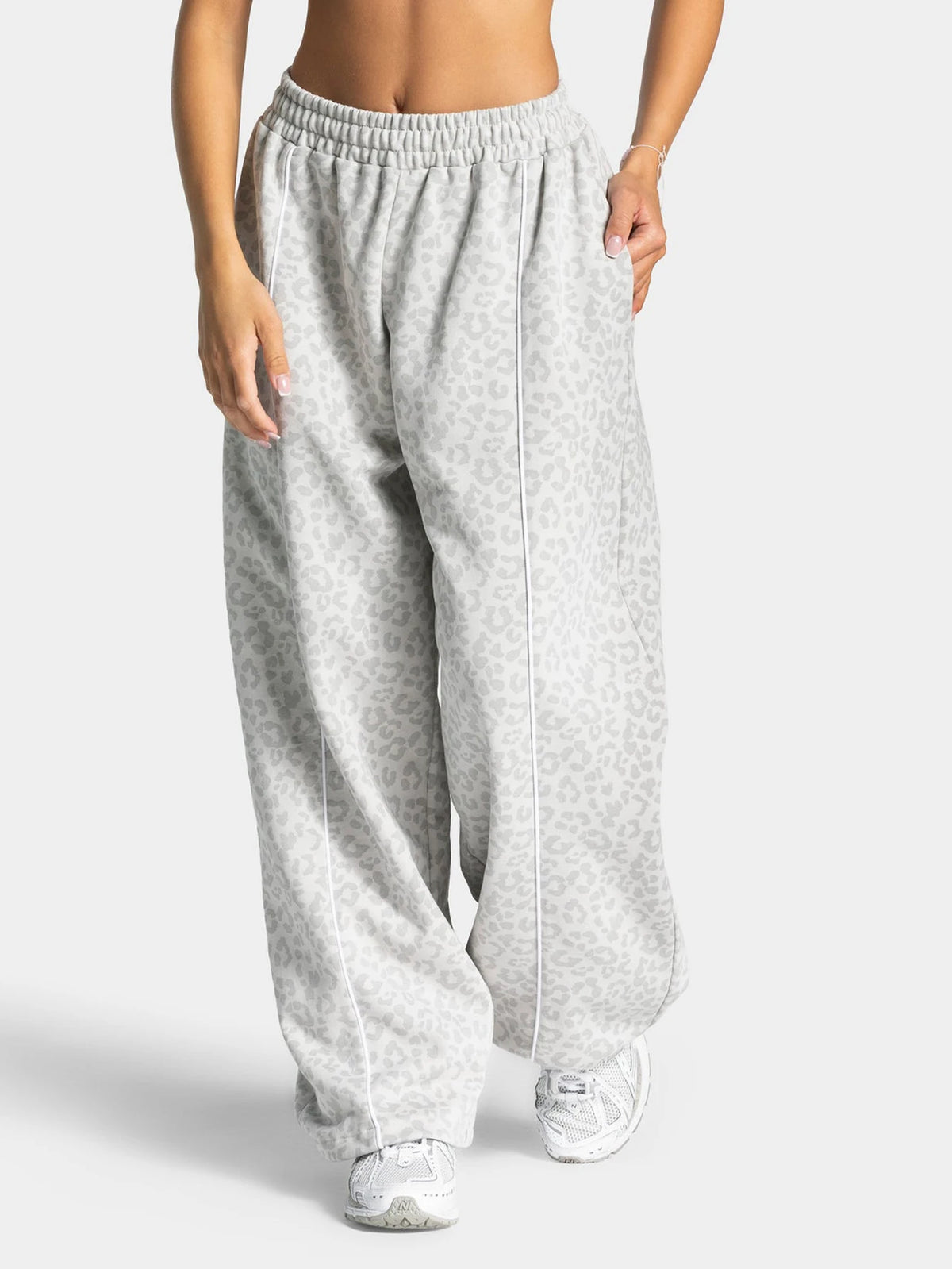 Yoga Pants Wide Leg Leopardenmuster Seitenansicht