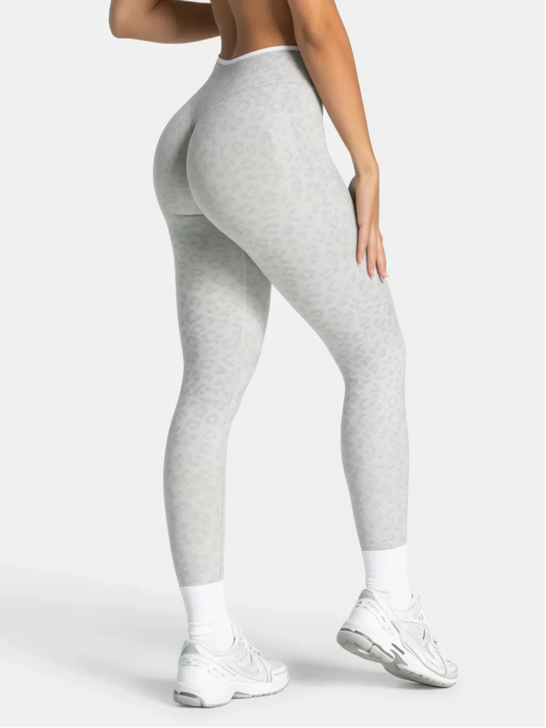 High-Waist Scrunch Leggings Leopardenmuster Seitenansicht Weiß