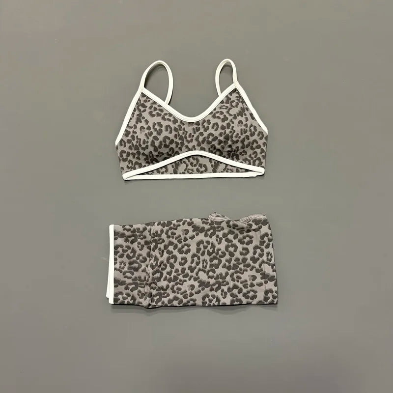 Gym Set Damen Leo Seamless – Sport BH & Scrunch Shorts Leopardenmuster