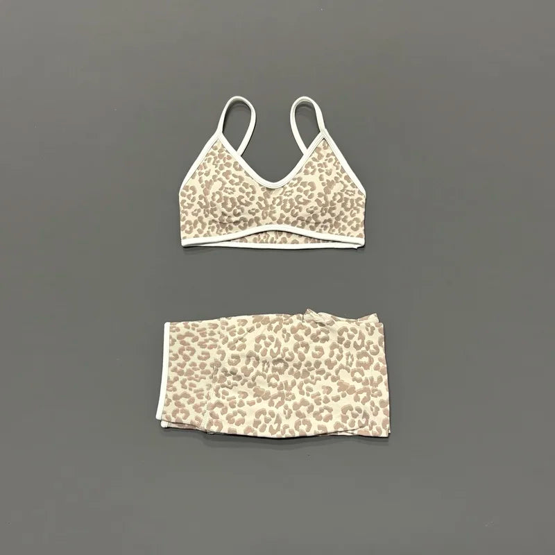 Ensemble de sport femme Leo Seamless – Brassière de sport et short scrunch motif léopard