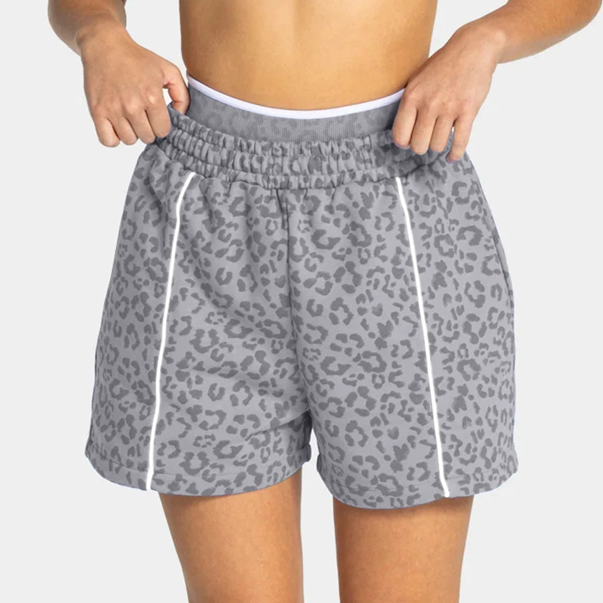 Three-Point Shorts Leopardenmuster Seitenansicht