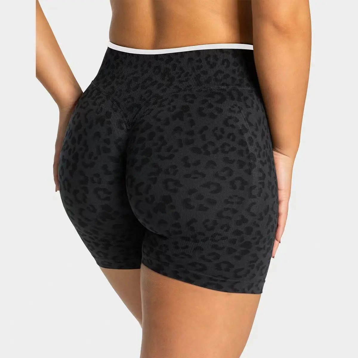 Yoga Shorts Colorblock Leopardenmuster Detailansicht