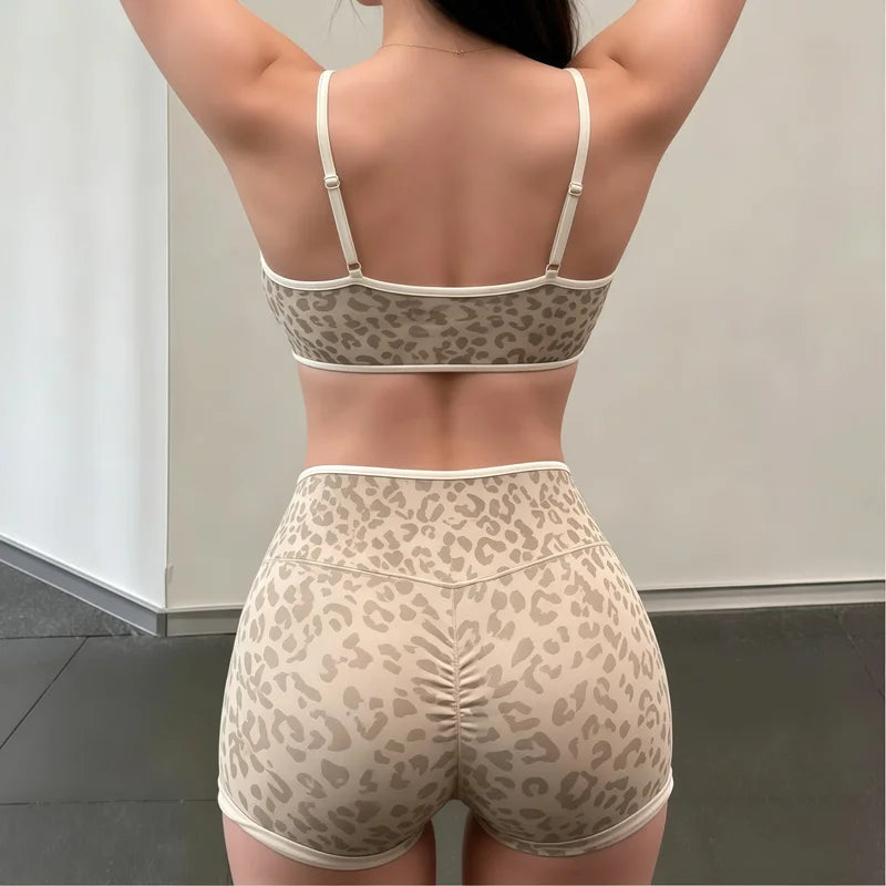 Ensemble de sport femme Leo Seamless – Brassière de sport et short scrunch motif léopard