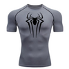 gymshirtteetshirtshortsleevekurzaermelkurzearmekurzaermeliggraugreyhellgrauspinnespidermanspiderprintprintedbedrucktdruckherrensuperherosupermanbadmanspiderman